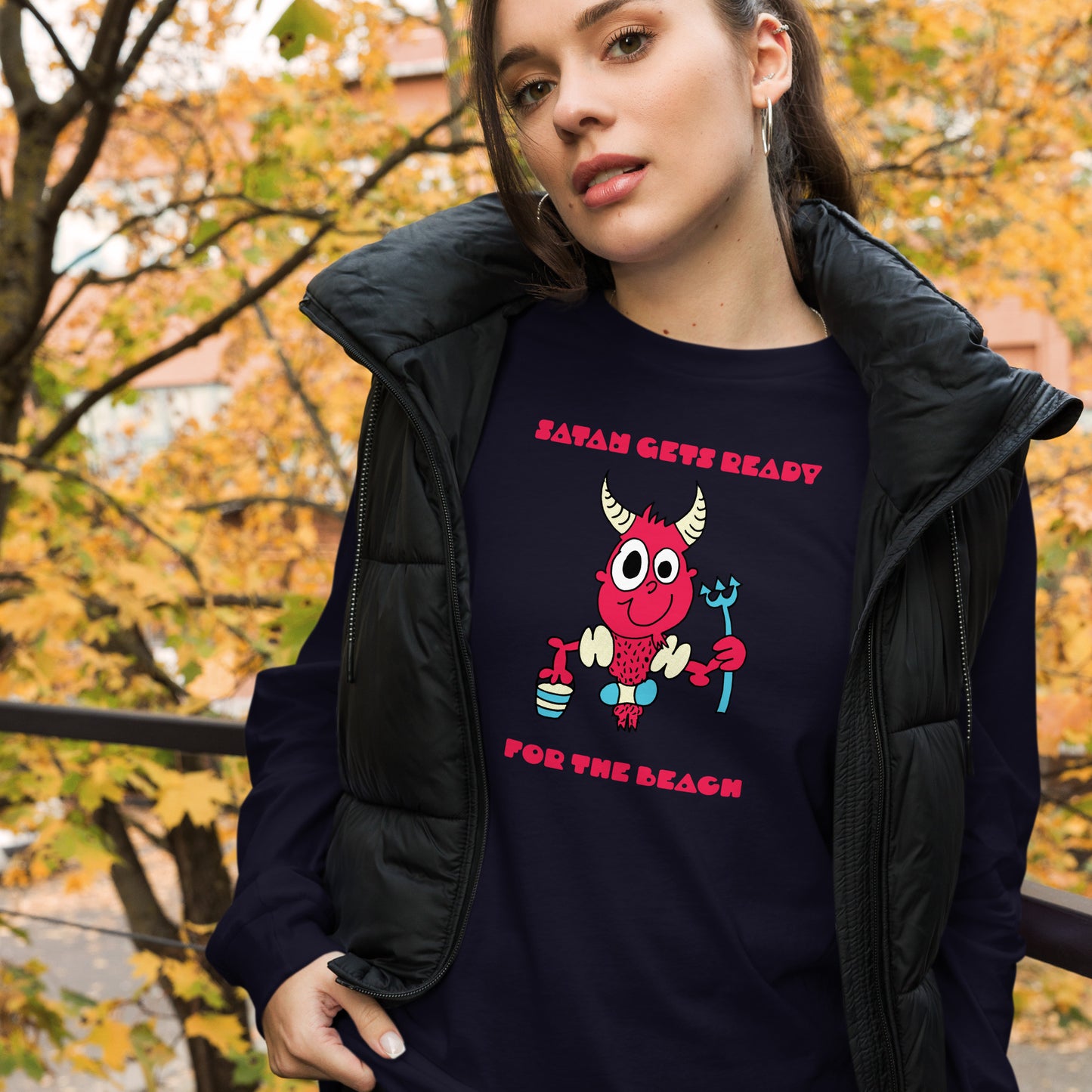 Satan gets ready for the beach - Women's Long Sleeve Tee