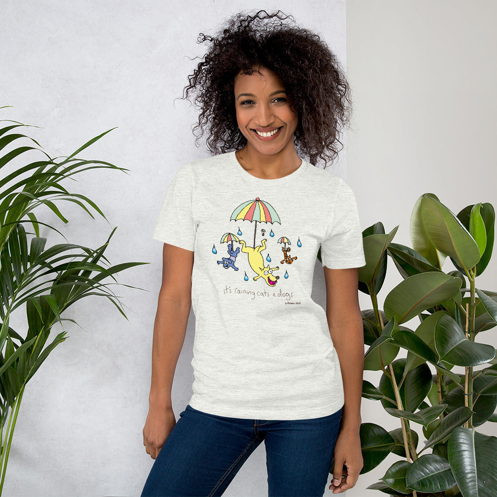 It's raining cats n dogs - Women's t-shirt