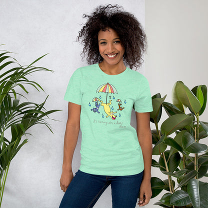 It's raining cats n dogs - Women's t-shirt